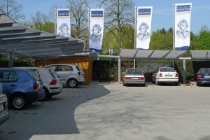 Carports Senioren-Wohnstift Bonn Bornheim Stahlbau Träger gekrümmt Glas geschwungen fertig