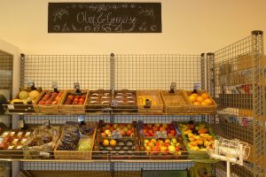 Feinkostladen Senioren-Wohnstift Ainring Laden Obst Gemüse Auslage